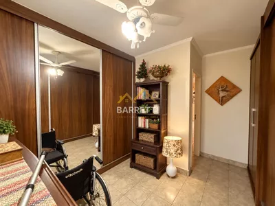 Chácara à venda no bairro Santa Rita, com 307 m² de área construída, 4 quartos, piscina, área gourmet e 4 vagas de garagem - Foto 15
