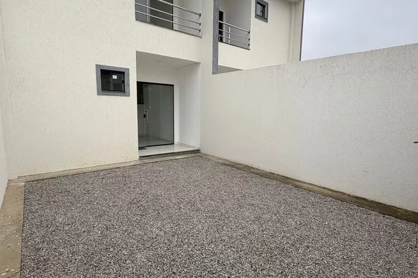 Casa duplex de 3 quartos sendo 2 suítes, garagem 2 carros + quintal - Foto 3