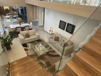 Linda Casa de 4 quartos sendo 3 suítes mais dependência completa e 4 vagas de garagem no Alphavill - Foto 2