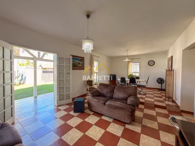 Chácara à venda no bairro Dois Córregos com 347m², 4 quartos sendo 1 suíte, área gourmet e piscina - Foto 6