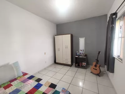 Casa Duplex (solta) com 5/4 sendo 1 suíte, com garagem para 4 carros no Bairro Felícia na região - Foto 22