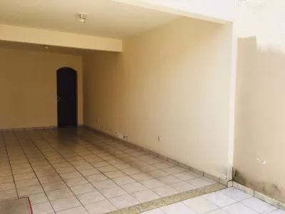Casa bastante ampla com terreno de 320 m² e 327.80 m² de área construída em ótima localizaçã - Foto 3