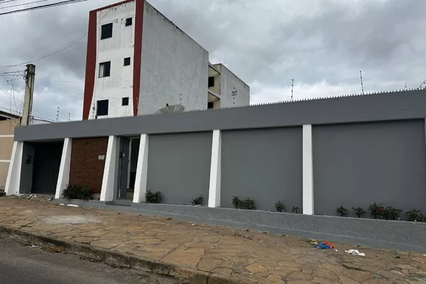 Casa a venda no Bairro Alto Maron, excelente oportunidade para investidores, em Vitória da Conquist - Foto 1