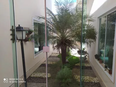 Casa Alto Padrão com 05 suítes, poço artesiano e energia solar em ótima localização no Bairro - Foto 14