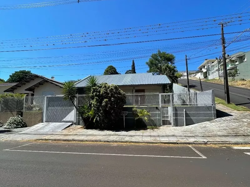 Casa próximo ao centro com piscina para aluguel,  La Salle, Pato Branco - Foto Principal