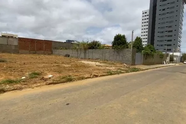 Atenção investidores! Terreno Plano em rua Asfaltada à Venda, em Bairro Candeias, próximo a Av. - Foto 2