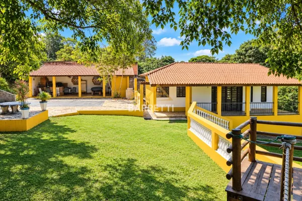Chácara à venda no Estância Lago Azul, com 318 m² de área construída, 3 quartos (sendo 1 suíte), piscina e campo de futebol - Foto 1