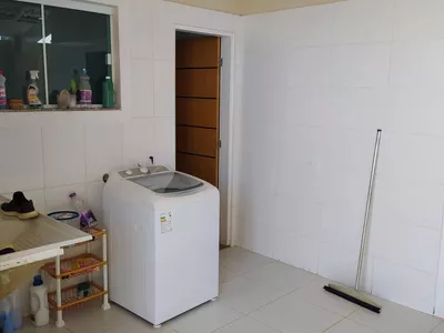 Casa Alto Padrão com 05 suítes, poço artesiano e energia solar em ótima localização no Bairro - Foto 26