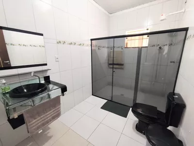 Casa Duplex (solta) com 5/4 sendo 1 suíte, com garagem para 4 carros no Bairro Felícia na região - Foto 13