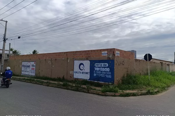Terreno murado de esquina com 373 m² no Morada dos Pássaros III - Foto 1