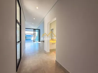Sobrado à venda, com 305m², 3 suítes, 5 banheiros, piscina e 4 vagas de garagem no condomínio Villa D'Aquila - Foto 4