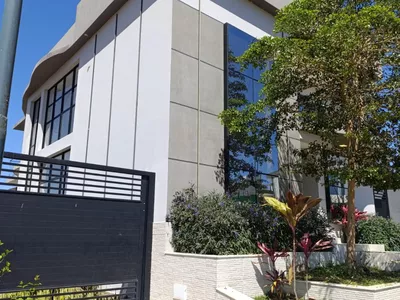Casa de 2 pavimentos com 4 quartos sendo 3 suítes + dependência + espaço gourmet em condomínio f - Foto 3