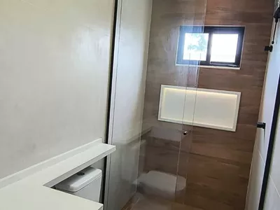 ALPHAVILLE 2 - Casa térrea com 3 Suítes + Varanda Gourmet com Hidro, Garagem coberta para 2 carros - Foto 32