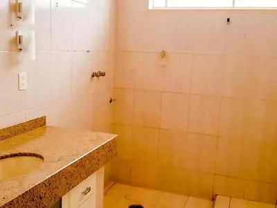 Casa à venda com 290 m² no Centro, com 4 quartos (sendo 1 suíte), quintal e 3 vagas de garagem - Foto 13