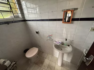 Loja comercial de esquina com 1210m² para alugar no Novo Mundo - Foto 17