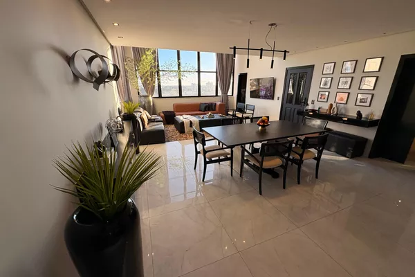 Cobertura duplex mobiliada com 4 quartos sendo 3 suites, terraço comm área gourmet e piscina a ven - Foto 2