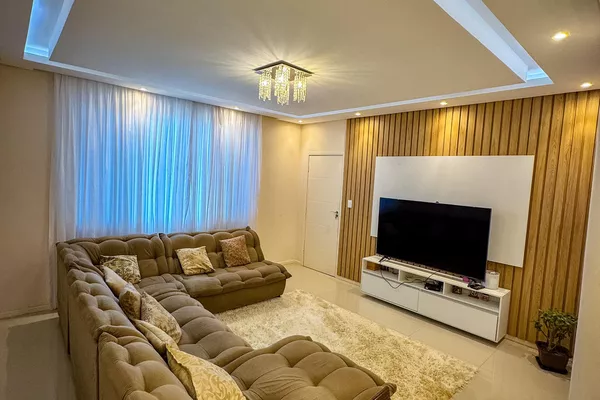 Apartamento de 2º andar nascente mobiliado e decorado para venda, 2 quartos sendo 1 suíte, cozinha - Foto 1