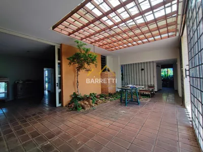 Casa para locação com 1.212 m², contendo quatro quartos, três salas, quatro banheiros e quatro vagas de garagem - Foto 2