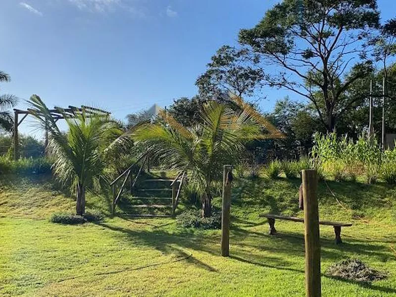 Terreno à venda de 896 m² no Condomínio Santa Felicidade, no Distrito Tupi - Foto Principal