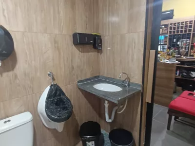 **Aluguel de Ponto Comercial de esquina com Mezanino na Av. Regis Pacheco no Centro – Vitória da - Foto 4