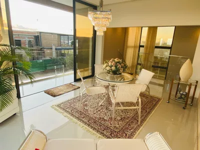 Linda Casa de 4 quartos sendo 3 suítes mais dependência completa e 4 vagas de garagem no Alphavill - Foto 29