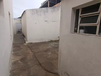 Casa com Sala, 2 quartos, copa, banheiro social, cozinha, área de serviços + edícula com quarto e - Foto 14