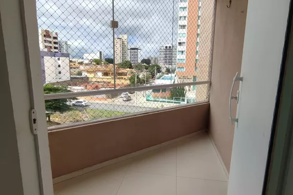Excelente Apartamento com Varanda, Localizando na Av. Luiz Eduardo, Candeias, Vitória da Conquista, - Foto 4