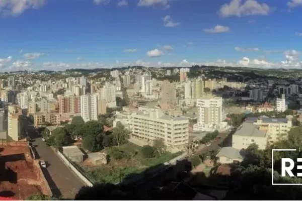 Apartamento Ed. Central Park, Alto Padrão, Linda vista para para toda a cidade, com área privativa de 201,54 m2 e área total de 275,15 m2; Apartamento com 03 suítes, sendo a suíte Master com Hidromassagem e closet e outra das suítes também com closet, Lav - Foto 3