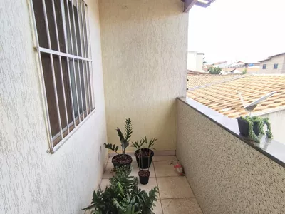 Casa Duplex (solta) com 5/4 sendo 1 suíte, com garagem para 4 carros no Bairro Felícia na região - Foto 23