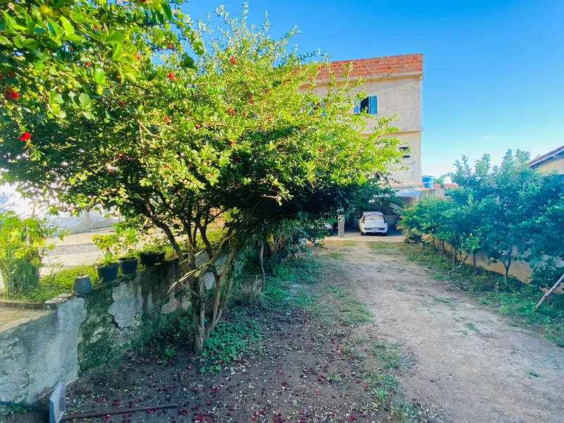 Vendo ótima casa duplex de 4 quartos, sendo 3 suítes, garagem para 5 carros, Vitória da Conquist - Foto Principal