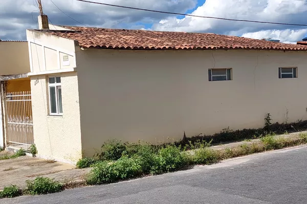 Casa de esquina com terreno de 110 m² à venda, Bairro Bela Vista perto da Av. Juracy Magalhaes, Vi - Foto 3