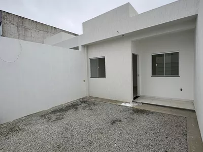 Casa de 2 quartos sendo 1 suíte com garagem para dois carros e quintal - Foto 3