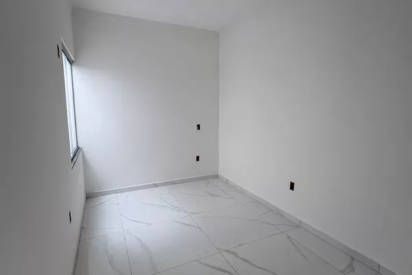 Casa de 2 quartos sendo 1 suíte com garagem para dois carros e quintal - Foto 5