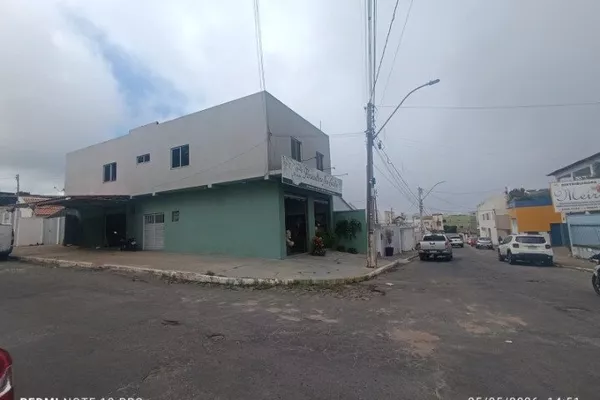 Ponto comercial + 2 apartamentos na parte superior, na Av. Santa Helena, esquina com a Nilo Peçanha - Foto 1