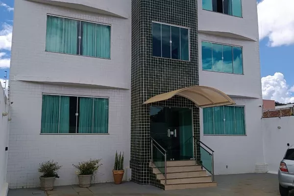 Excelente apartamento de 2 quartos sendo 1 suíte de 1ª andar com planejados na cozinha e quartos p - Foto 2
