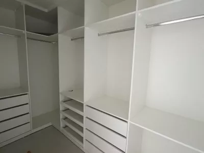 Casa duplex de 3 quartos sendo 2 suítes, piscina, espaço gourmet com churrasqueira depósito e ban - Foto 28