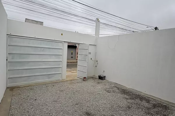 Casa de 2 quartos sendo 1 suíte com garagem para dois carros e quintal - Foto 4