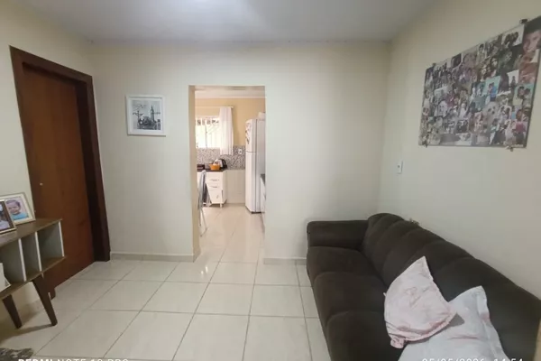 Casa com Sala, 2 quartos, copa, banheiro social, cozinha, área de serviços + edícula com quarto e - Foto 4