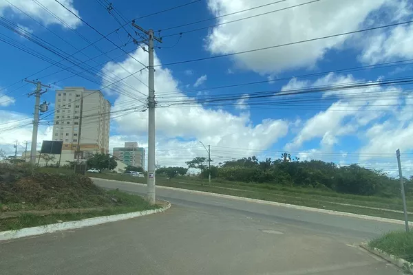 Terreno de Esquina no Bairro Candeias, Av. Luiz Eduardo, próximo a Fainor, Vitória da Conquista - - Foto 2