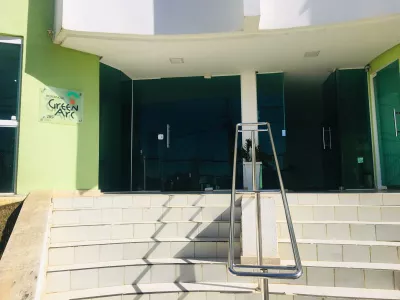Vendo excelente apartamento de 3 quartos sendo 1 suíte, todo mobiliado, 103M² + 2 Elevadores no Ca - Foto 3