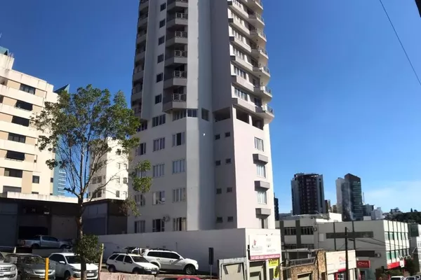 Cobertura Duplex com Piscina  Edifício Osvaldo Bukovski sendo 01 Apartamento por andar - Foto 1