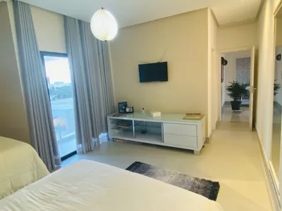 Linda Casa de 4 quartos sendo 3 suítes mais dependência completa e 4 vagas de garagem no Alphavill - Foto 33
