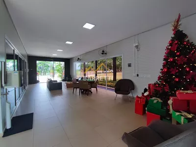 Sobrado à venda, com 305m², 3 suítes, 5 banheiros, piscina e 4 vagas de garagem no condomínio Villa D'Aquila - Foto 37