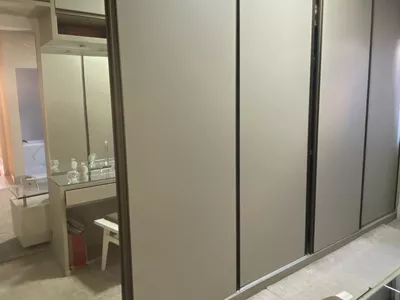 Linda Casa de 4 quartos sendo 3 suítes mais dependência completa e 4 vagas de garagem no Alphavill - Foto 23