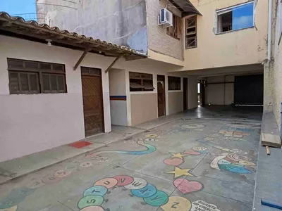 Conjunto comercial para locação com 6 salas, 3 banheiros, pátio grande no Alto Maron, Vitória da - Foto 4
