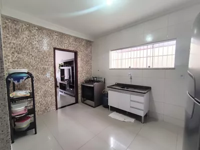 Casa Duplex (solta) com 5/4 sendo 1 suíte, com garagem para 4 carros no Bairro Felícia na região - Foto 12