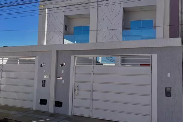 Casa duplex de 3 quartos sendo 1 suíte com varanda pertinho do shopping à venda, Felícia, Vitóri - Foto 1