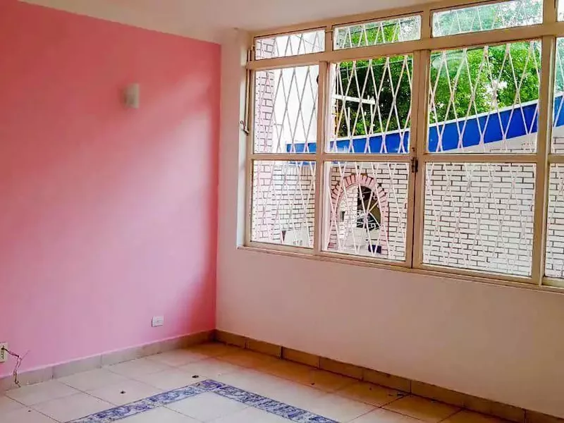 Casa à venda com 290 m² no Centro, com 4 quartos (sendo 1 suíte), quintal e 3 vagas de garagem - Foto Principal