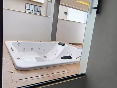 ALPHAVILLE 2 - Casa térrea com 3 Suítes + Varanda Gourmet com Hidro, Garagem coberta para 2 carros - Foto 39