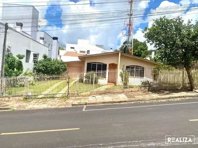 Terreno residencial ou comercial, com casa edificada,  localizada no Bairro  Bancários na cidade de Pato Branco-PR - Foto 2